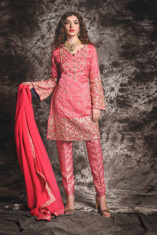 Latest Trends that Swirled the Pakistani Fashion 2017